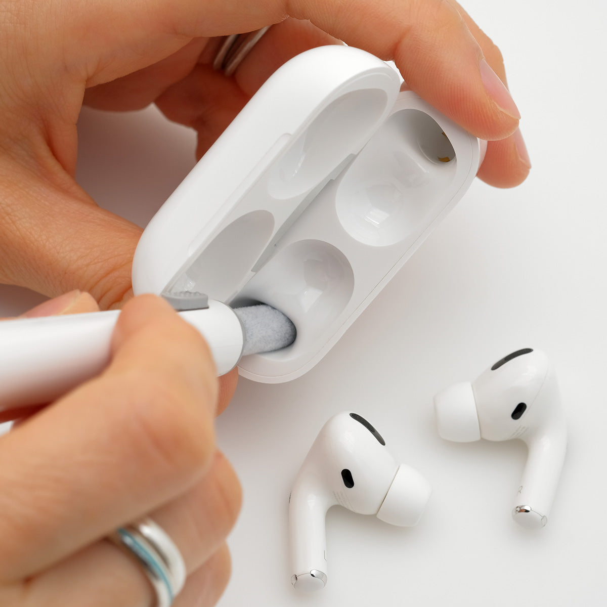 ADV. Eartune Earphone Cleaning Tool for AirPods Pro
